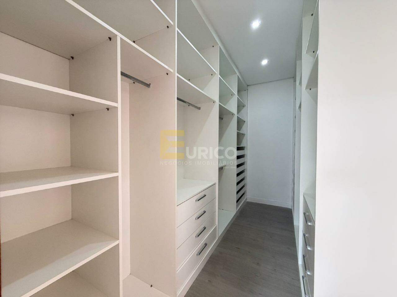 Casa em condomínio à venda no Condomínio Villa Lombarda em Valinhos/SP:
