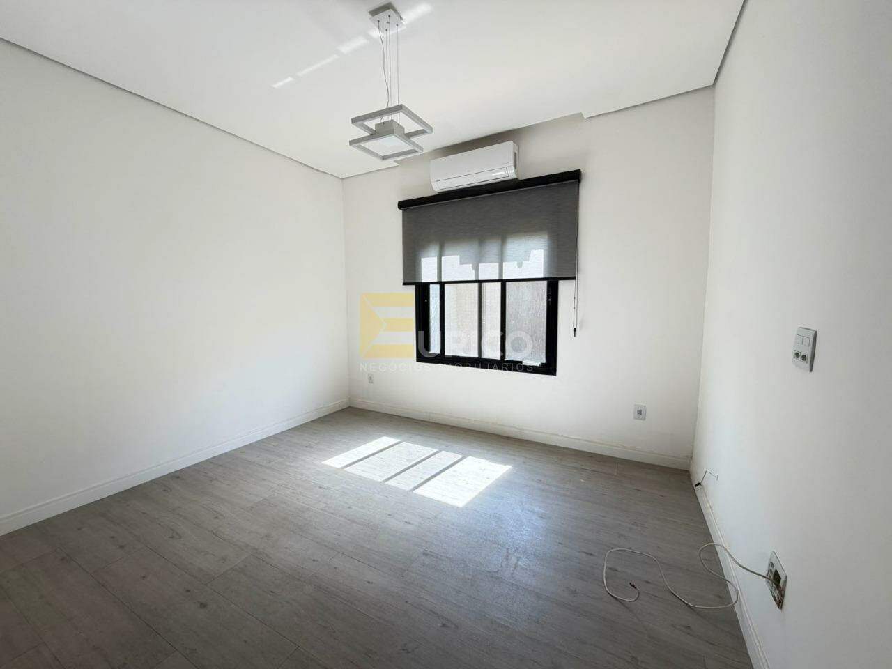 Casa em condomínio à venda no Condomínio Villa Lombarda em Valinhos/SP: