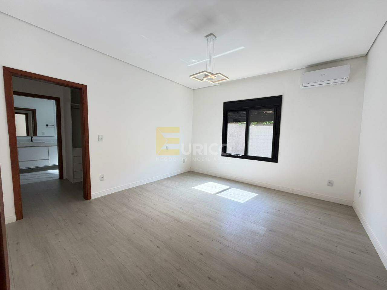 Casa em condomínio à venda no Condomínio Villa Lombarda em Valinhos/SP: