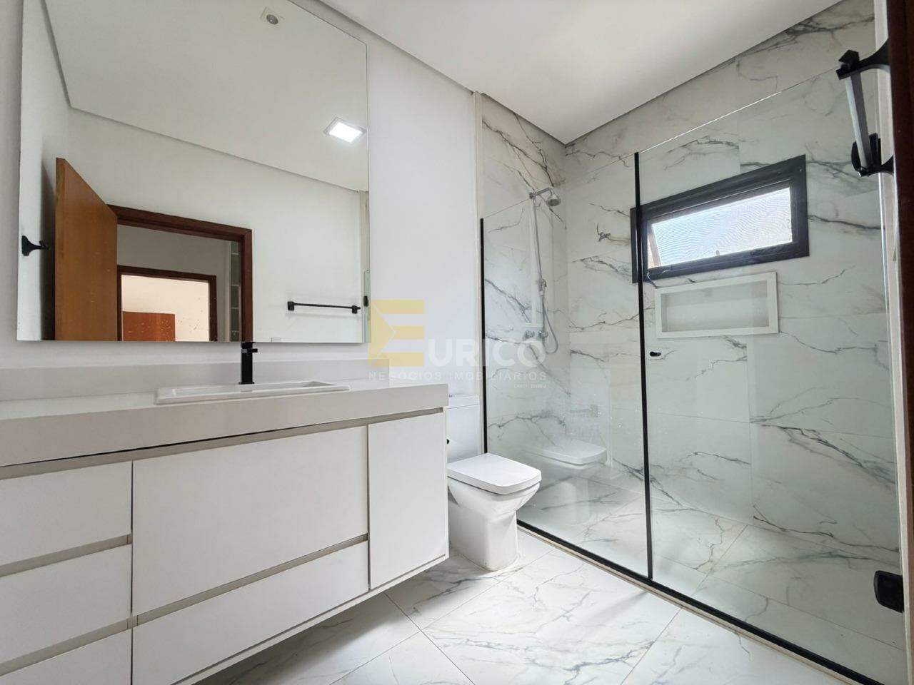 Casa em condomínio à venda no Condomínio Villa Lombarda em Valinhos/SP: