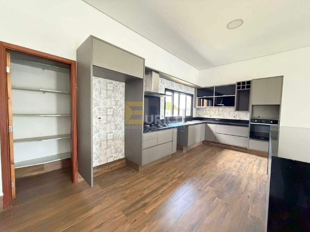 Casa em condomínio à venda no Condomínio Villa Lombarda em Valinhos/SP: