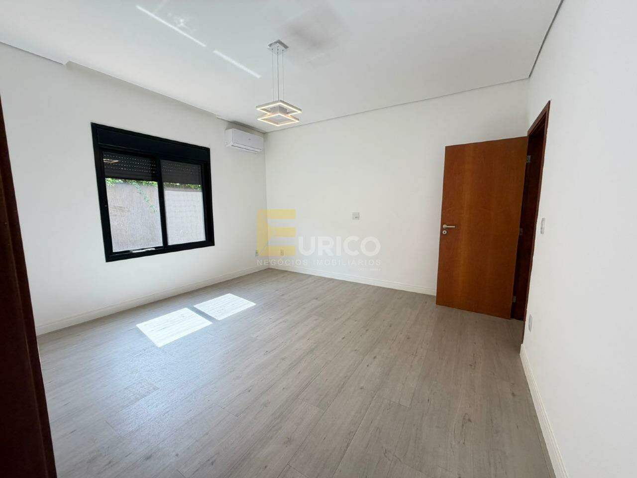 Casa em condomínio à venda no Condomínio Villa Lombarda em Valinhos/SP: