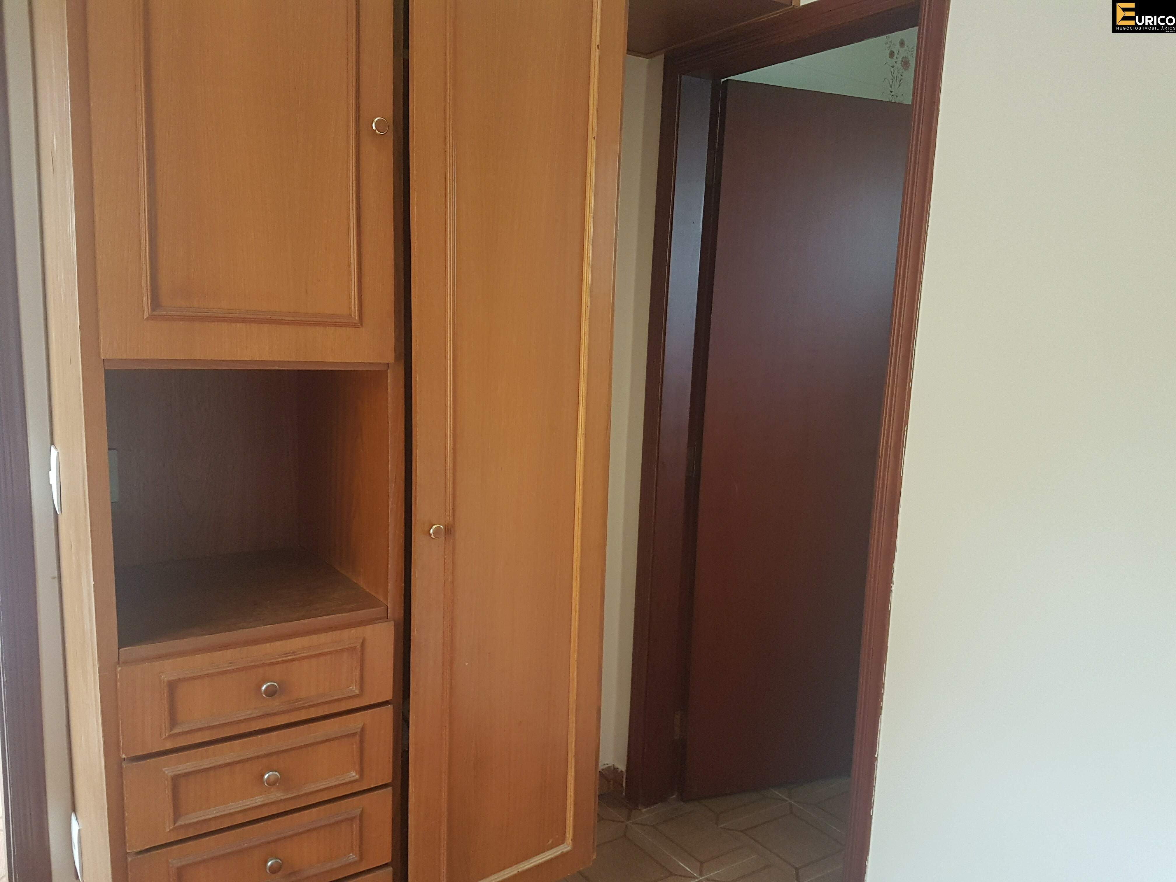 Casa em condomínio à venda no Condomínio Estância Marambaia em Vinhedo/SP: Dependências de empregada