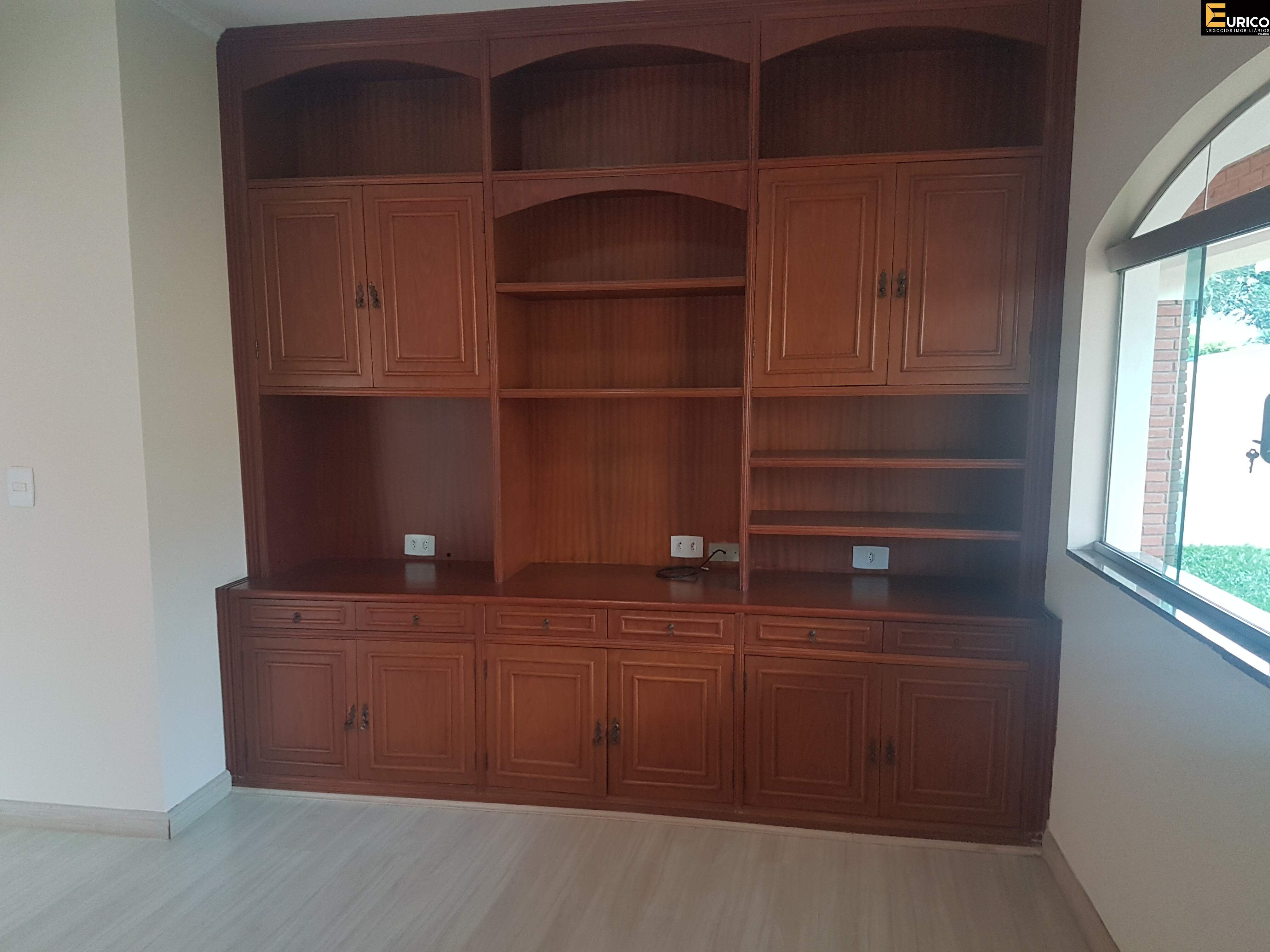 Casa em condomínio à venda no Condomínio Estância Marambaia em Vinhedo/SP: Sala de Estar / Lareira