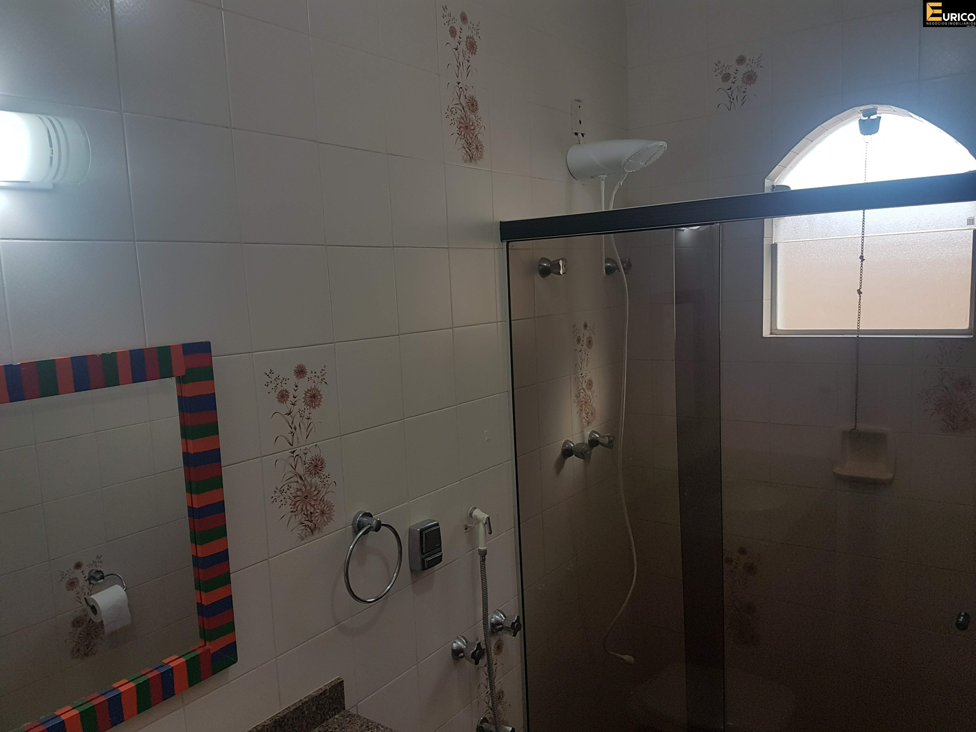 Casa em condomínio à venda no Condomínio Estância Marambaia em Vinhedo/SP: Banheiro Social