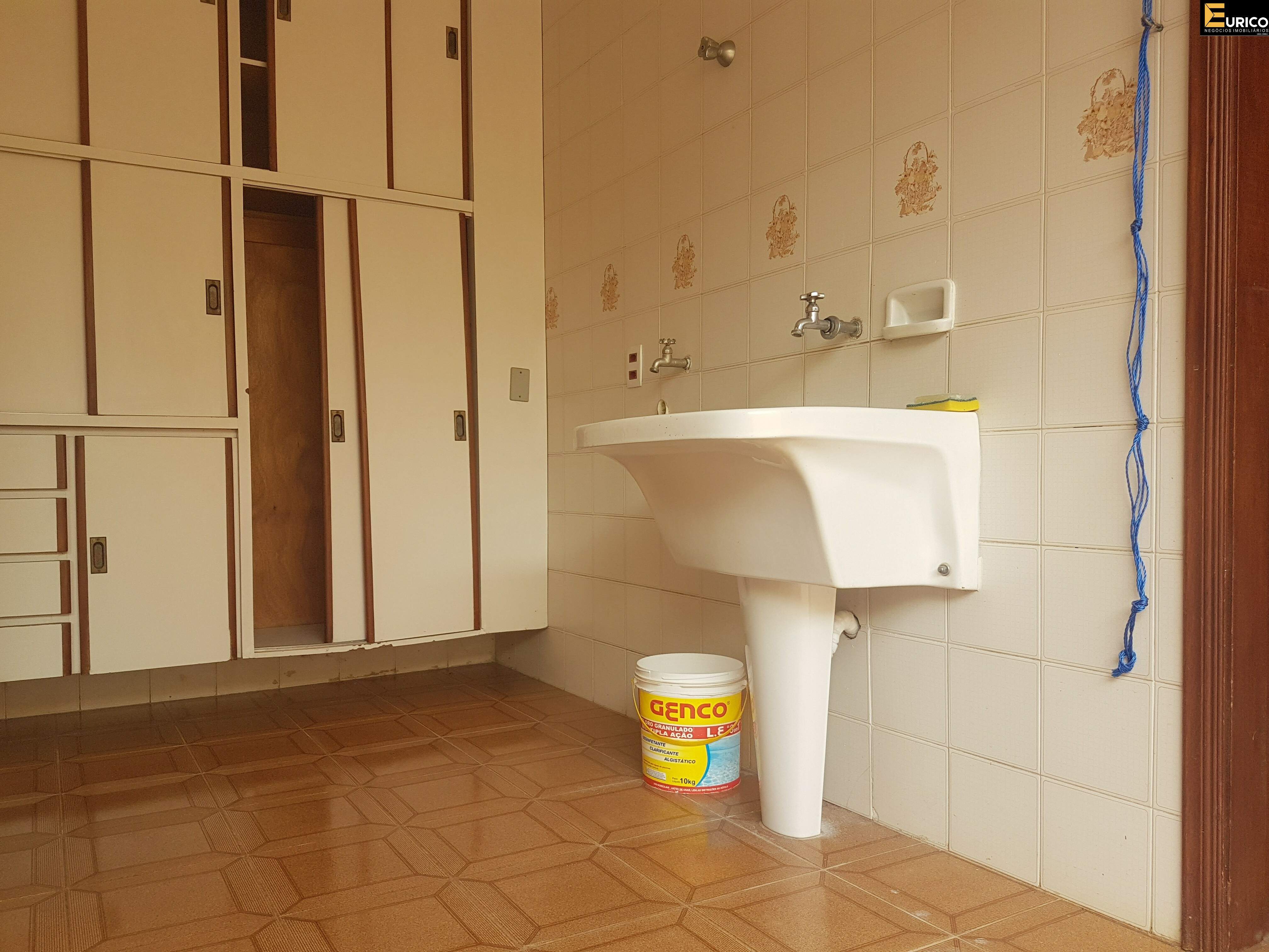 Casa em condomínio à venda no Condomínio Estância Marambaia em Vinhedo/SP: Lavanderia