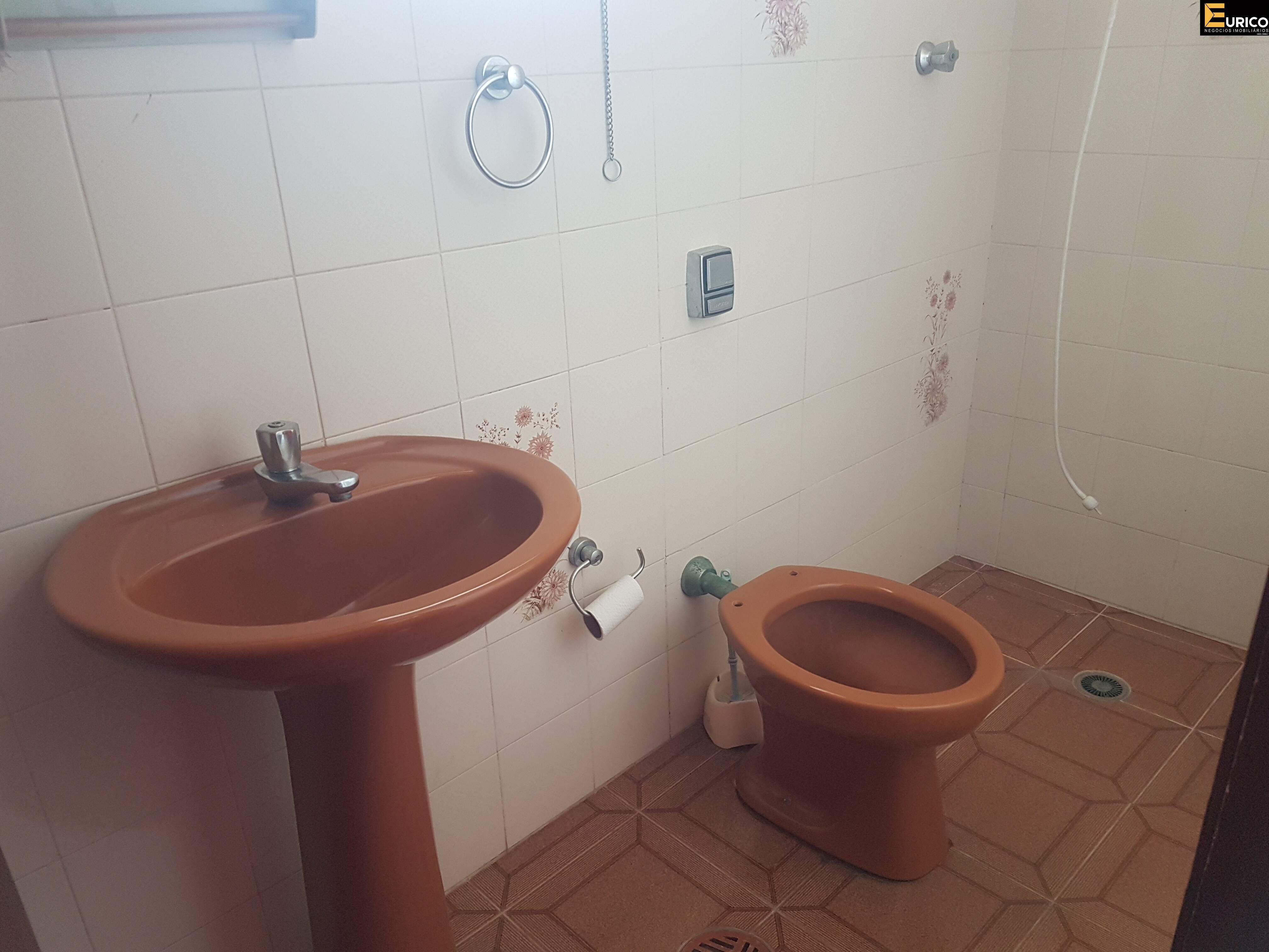 Casa em condomínio à venda no Condomínio Estância Marambaia em Vinhedo/SP: Dependências de empregada