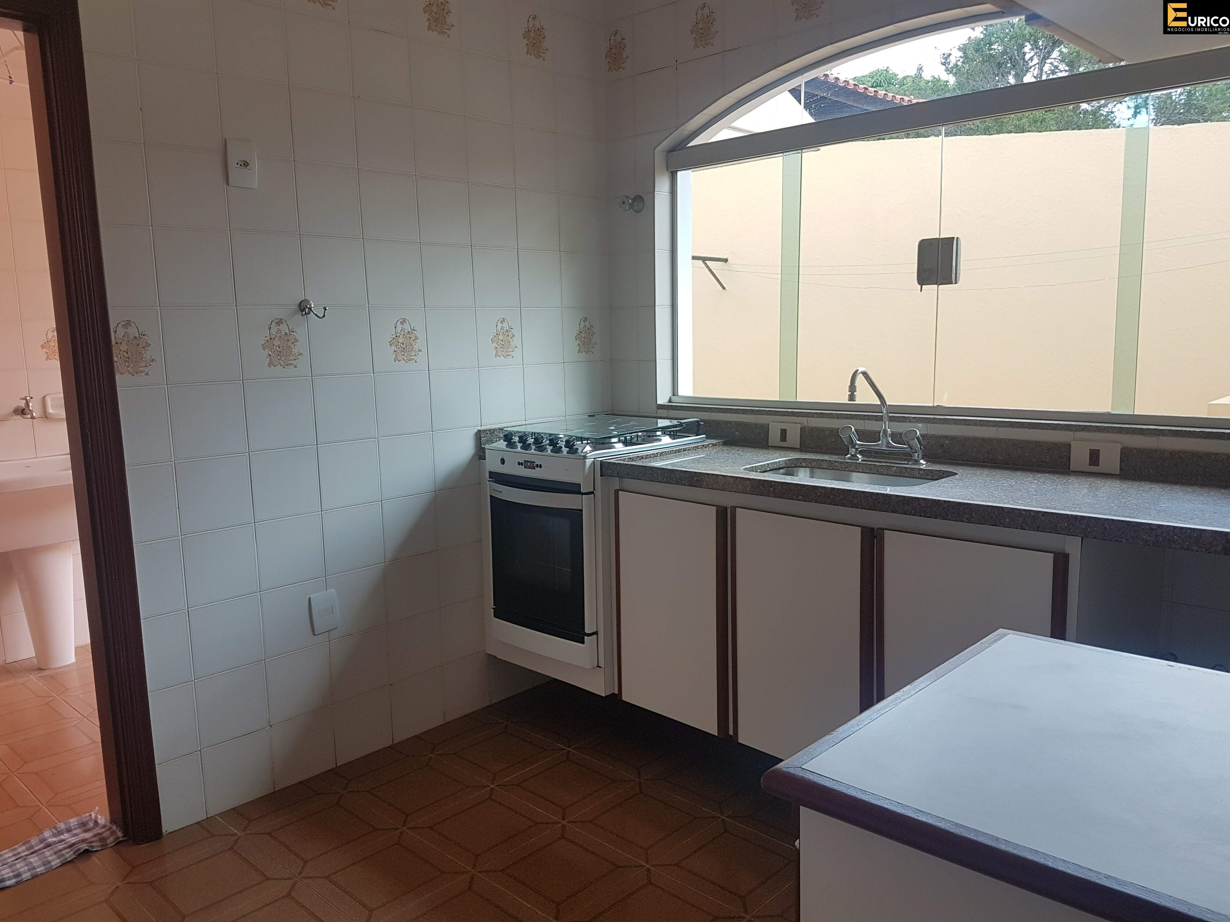 Casa em condomínio à venda no Condomínio Estância Marambaia em Vinhedo/SP: Cozinha com fogão