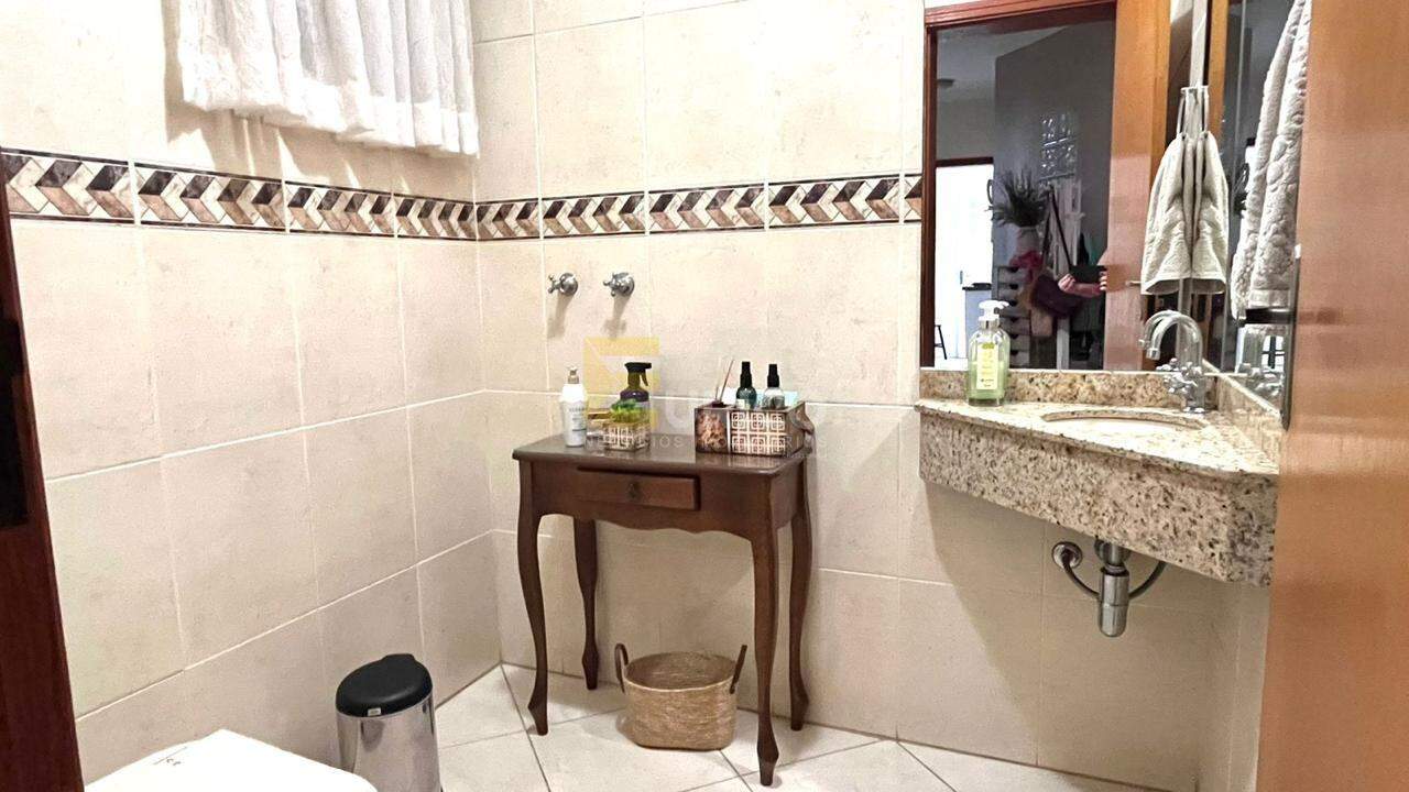 Casa em condomínio à venda no Condomínio Vivenda das Quaresmeiras em Valinhos/SP: 