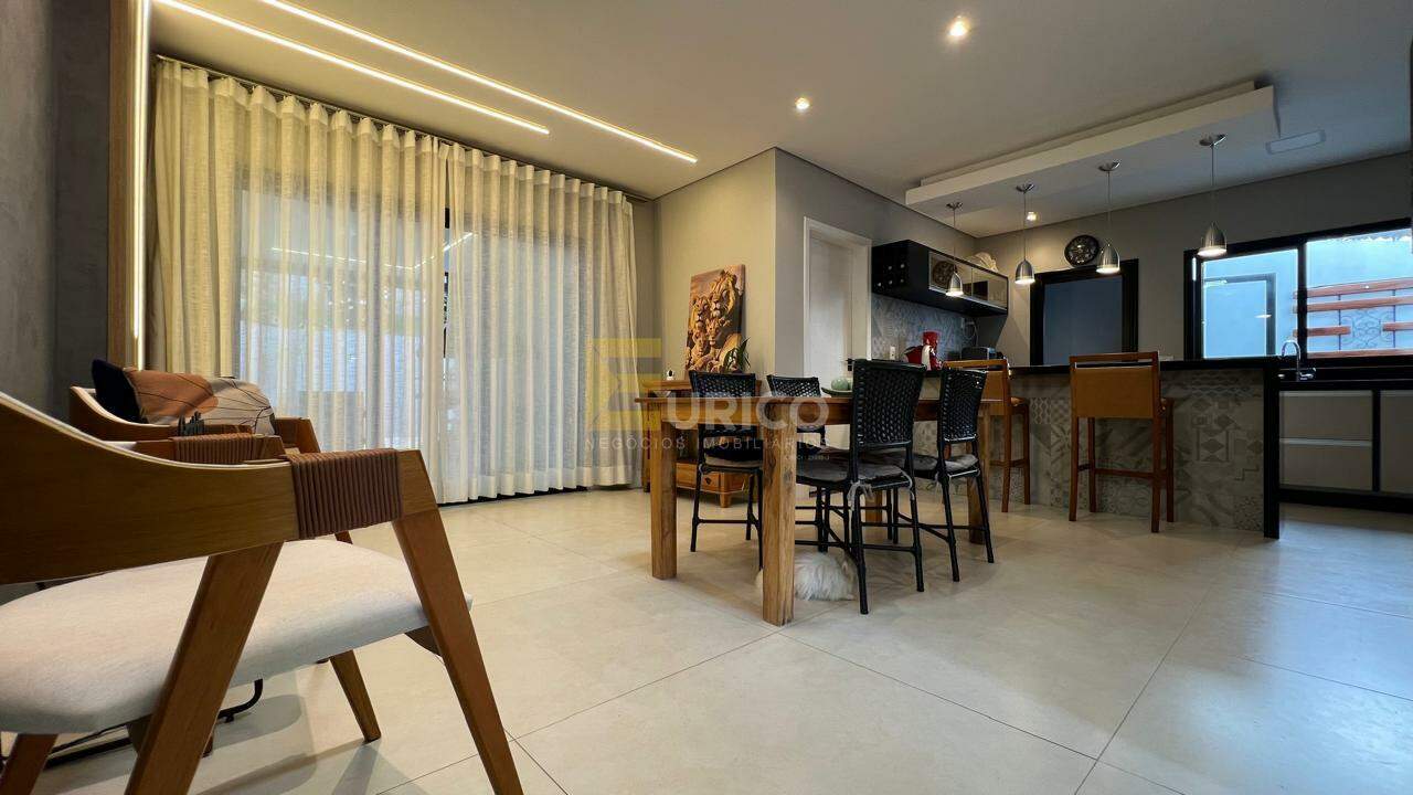 Casa à venda no JARDIM DAS PALMEIRAS em Valinhos/SP: