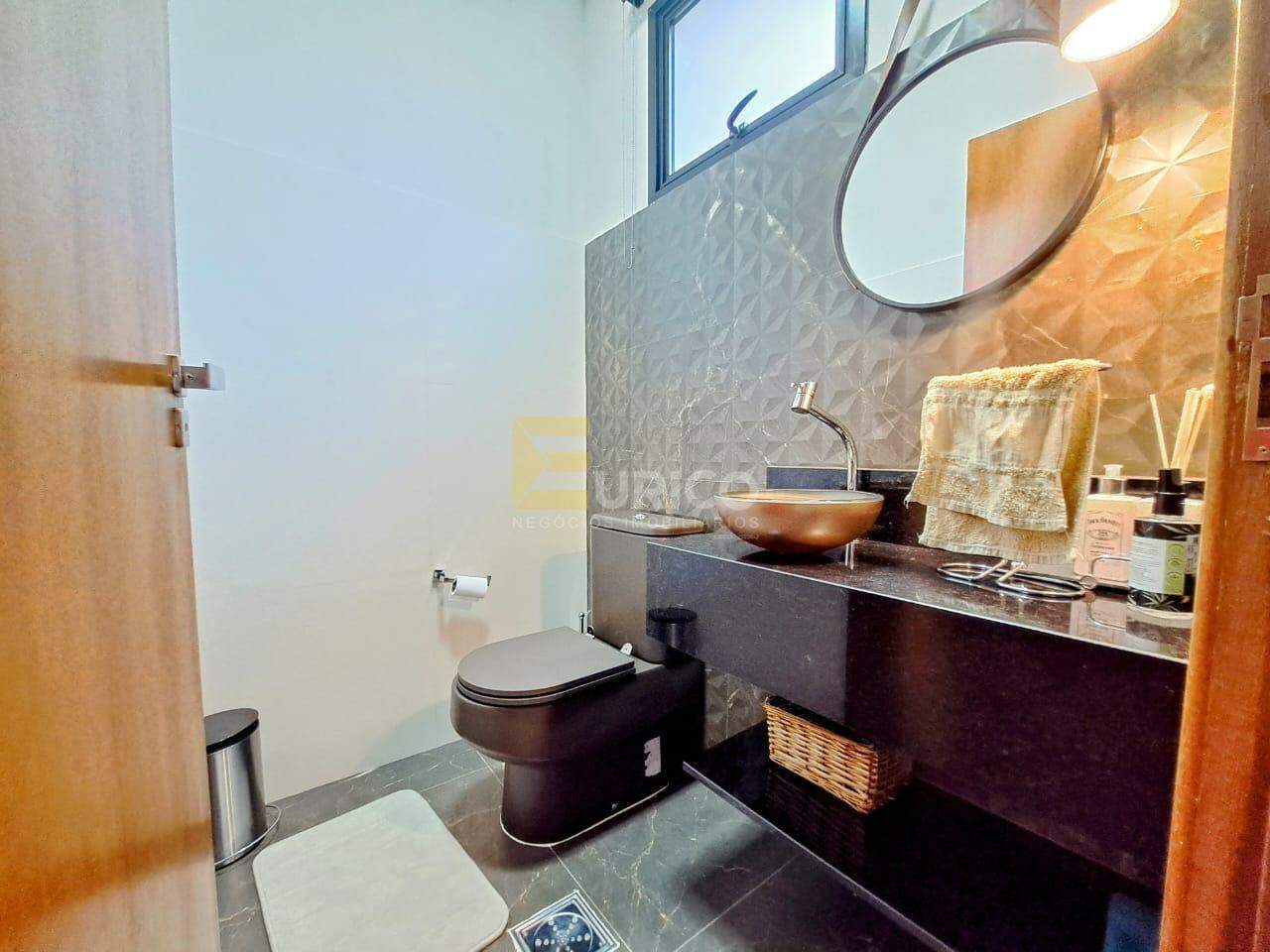 Prédio Comercial para aluguel no SANTA CRUZ em Valinhos/SP: 