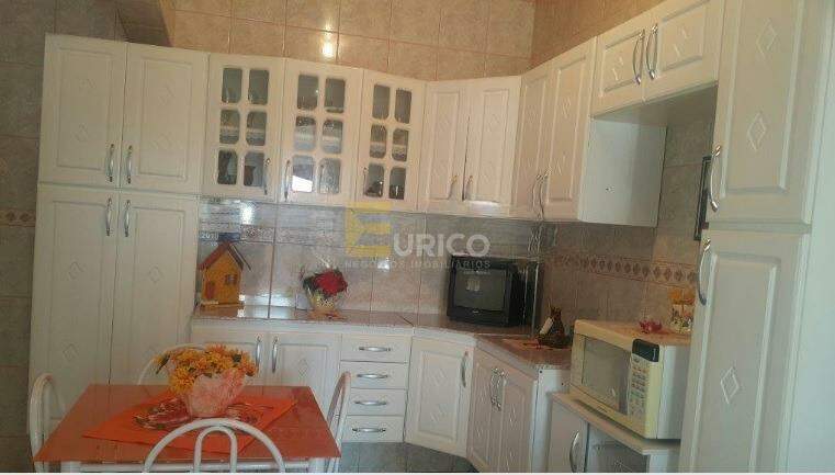 Casa à venda no PARQUE DAS COLINAS em Valinhos/SP: