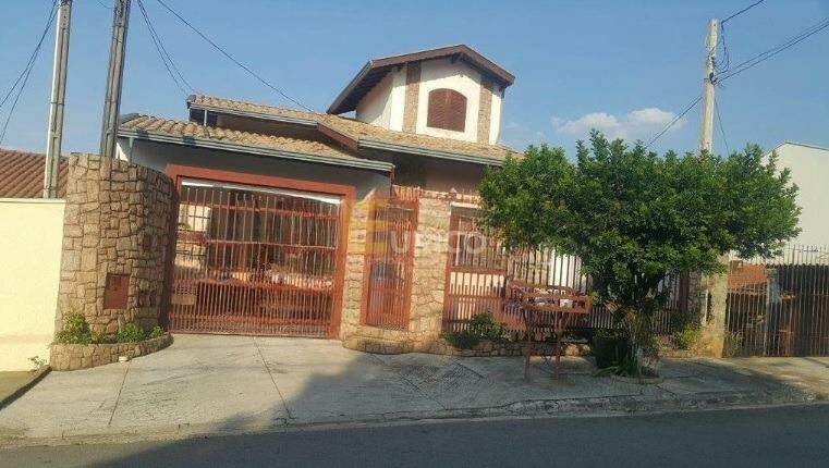 Casa à venda no PARQUE DAS COLINAS em Valinhos/SP: 