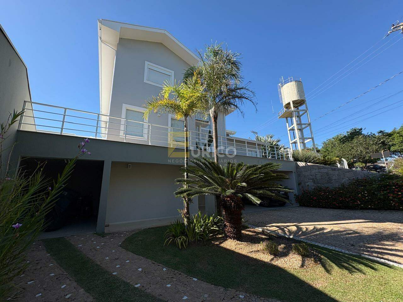 Casa em condomínio à venda no Condomínio Villaggio Capríccio em Louveira/SP: garagem de moto