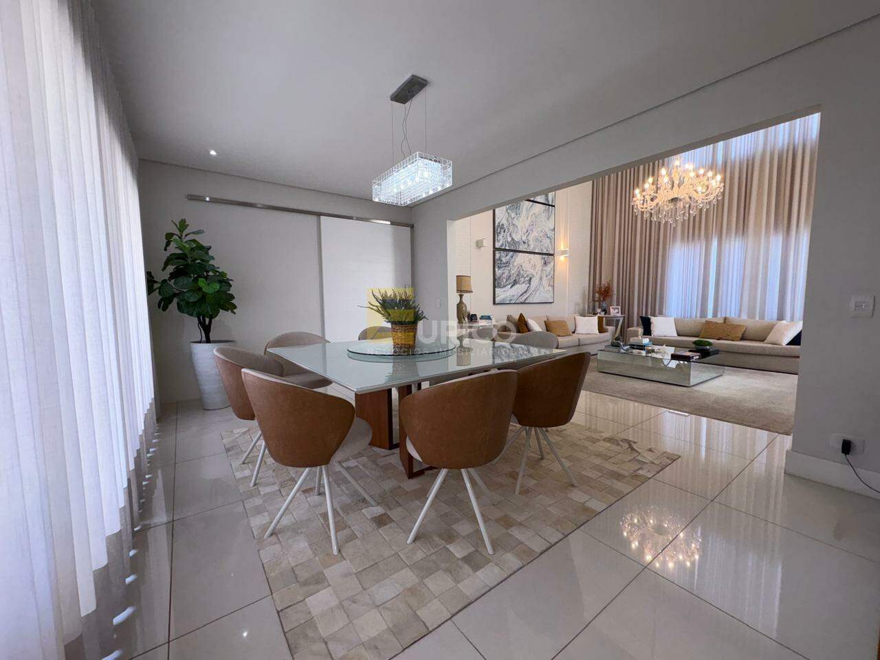 Casa em condomínio à venda no Condomínio Villaggio Capríccio em Louveira/SP: sala de jantar