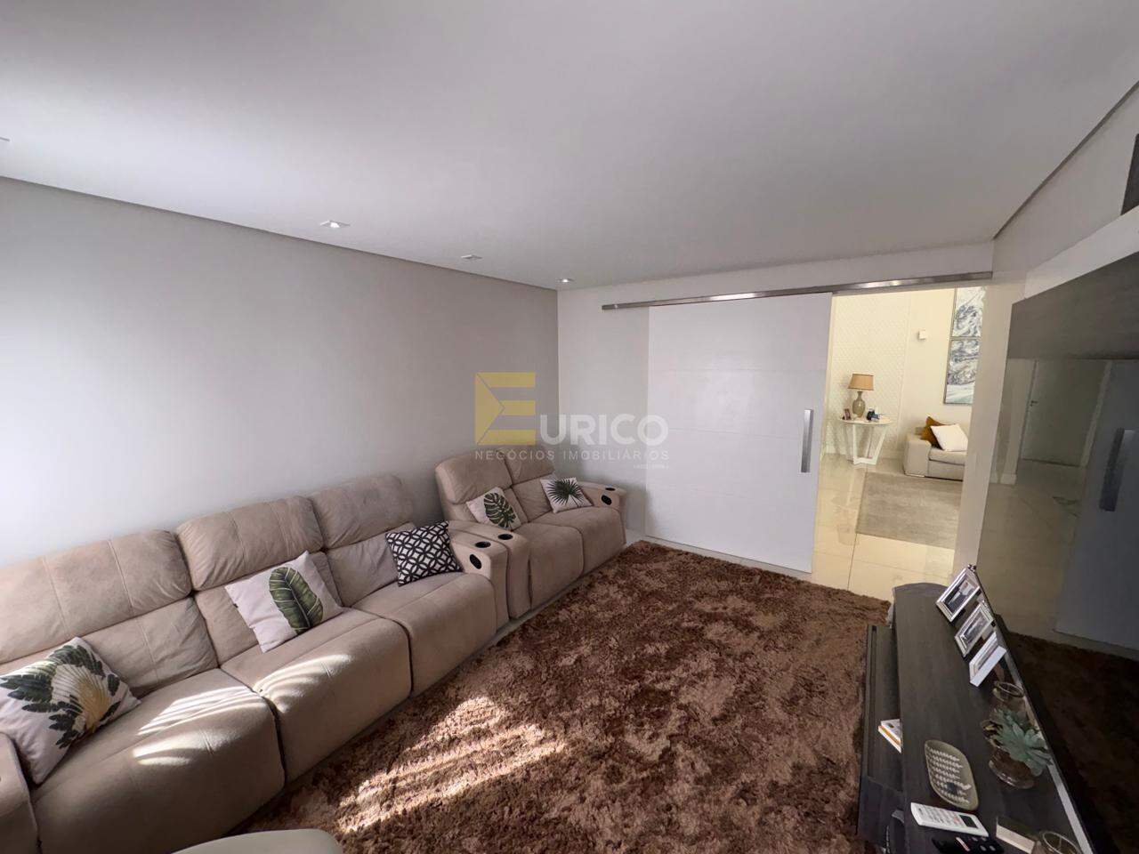 Casa em condomínio à venda no Condomínio Villaggio Capríccio em Louveira/SP: sala TV