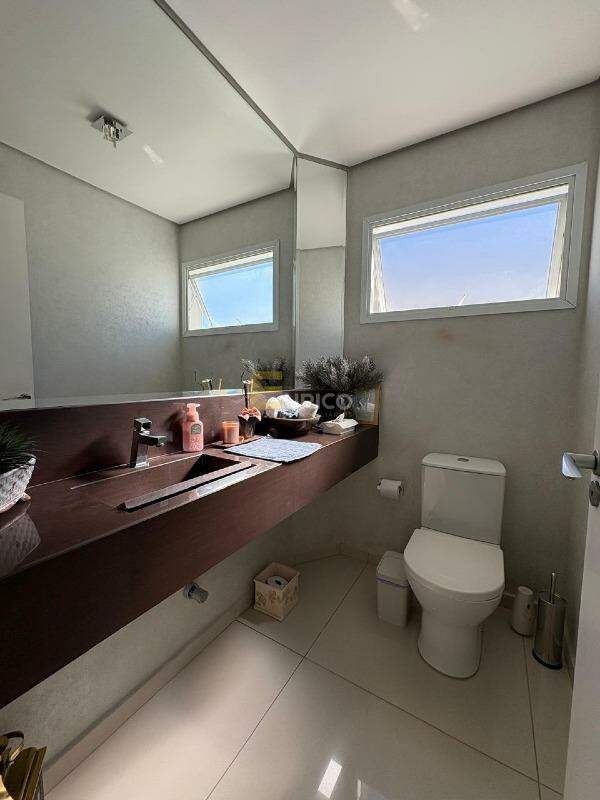 Casa em condomínio à venda no Condomínio Villaggio Capríccio em Louveira/SP: lavabo