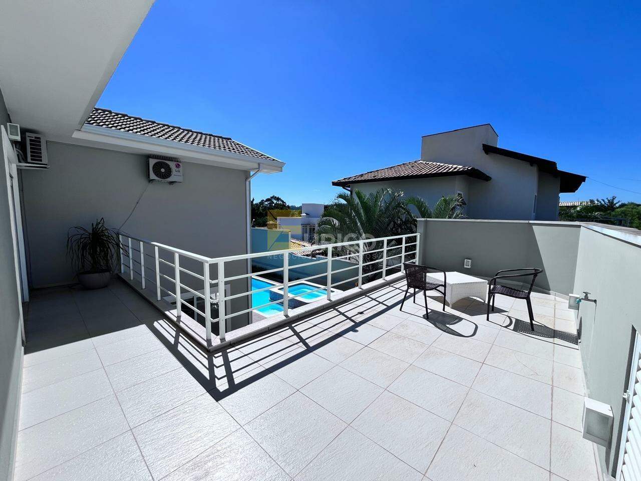Casa em condomínio à venda no Condomínio Villaggio Capríccio em Louveira/SP: varanda suíte master