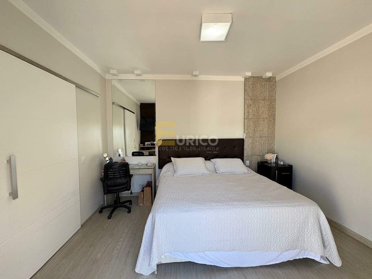 Casa em condomínio à venda no Condomínio Villaggio Capríccio em Louveira/SP: suíte master