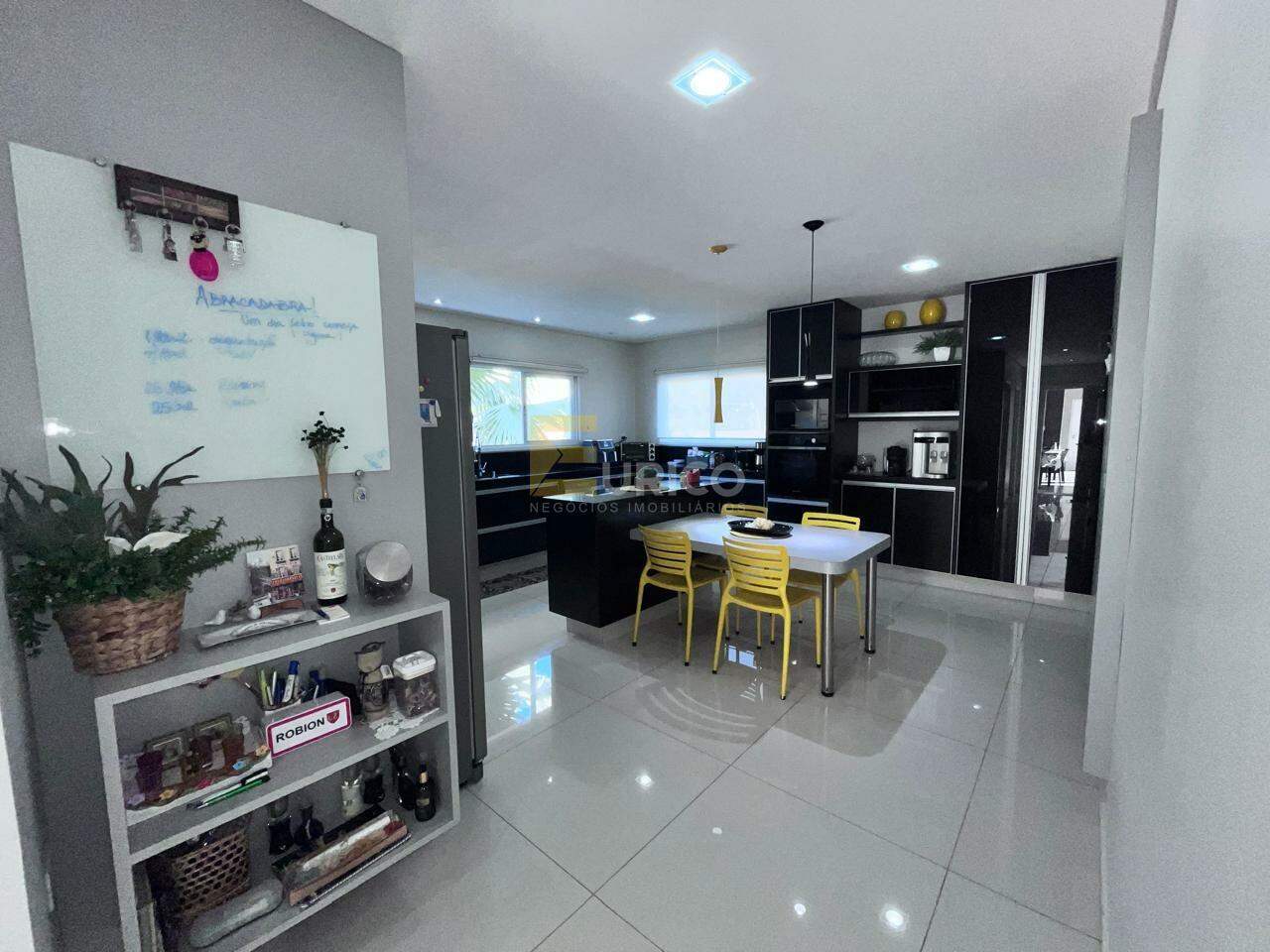 Casa em condomínio à venda no Condomínio Villaggio Capríccio em Louveira/SP: cozinha
