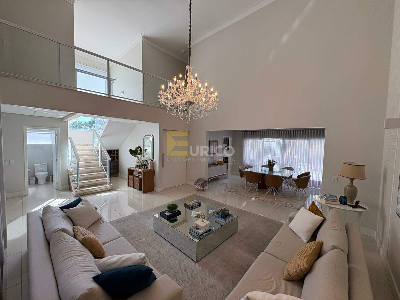 Casa em condomínio à venda no Condomínio Villaggio Capríccio em Louveira/SP: sala de estar