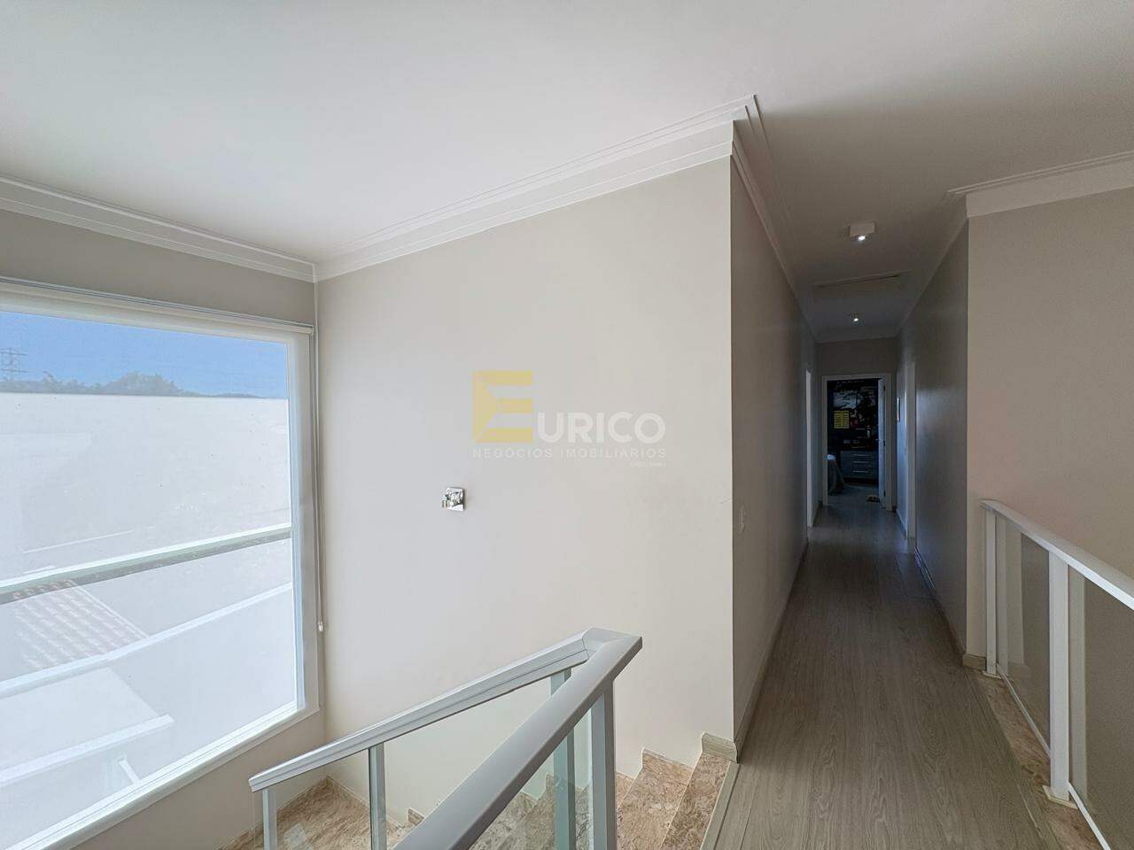 Casa em condomínio à venda no Condomínio Villaggio Capríccio em Louveira/SP: corredor superior