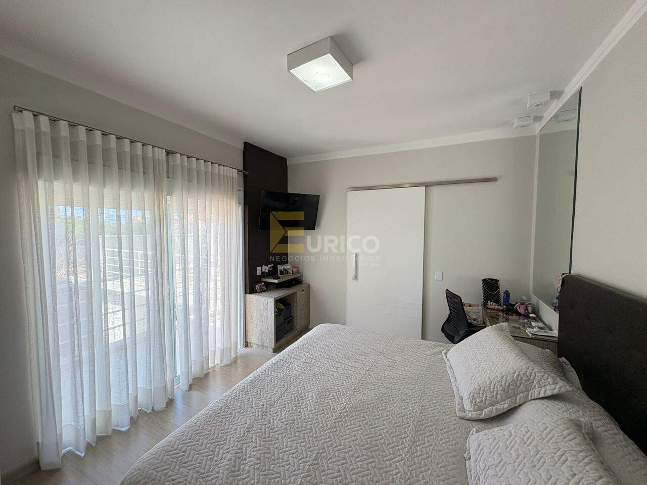 Casa em condomínio à venda no Condomínio Villaggio Capríccio em Louveira/SP: suíte master