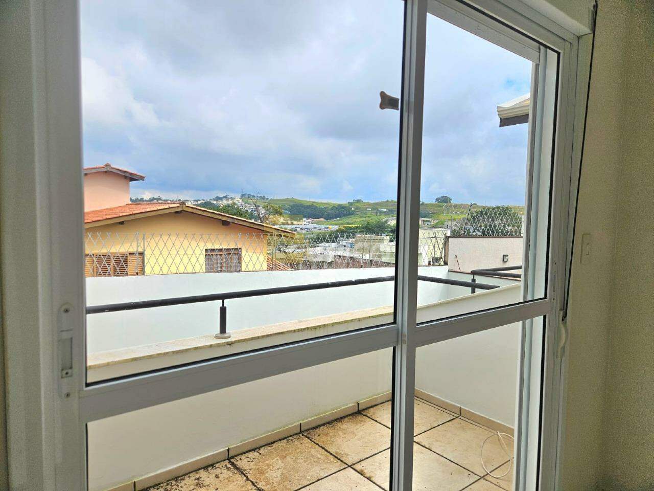 Casa em condomínio para aluguel no Condomínio Vivenda das Quaresmeiras em Valinhos/SP: