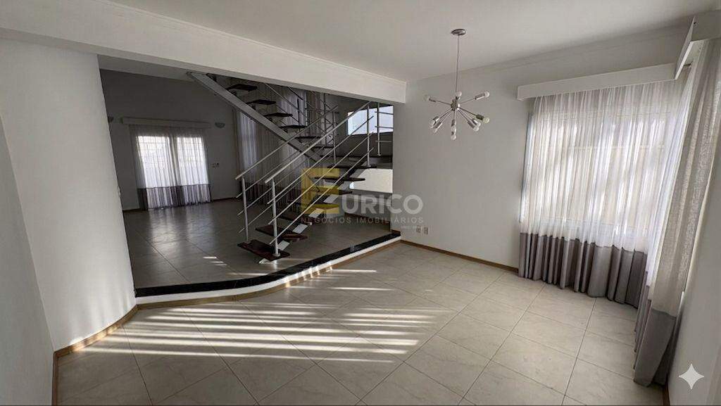 Casa em condomínio para aluguel no Condomínio Recanto dos Paturis em Vinhedo/SP: sala de estar