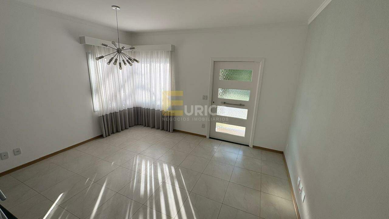 Casa em condomínio para aluguel no Condomínio Recanto dos Paturis em Vinhedo/SP: sala de estar