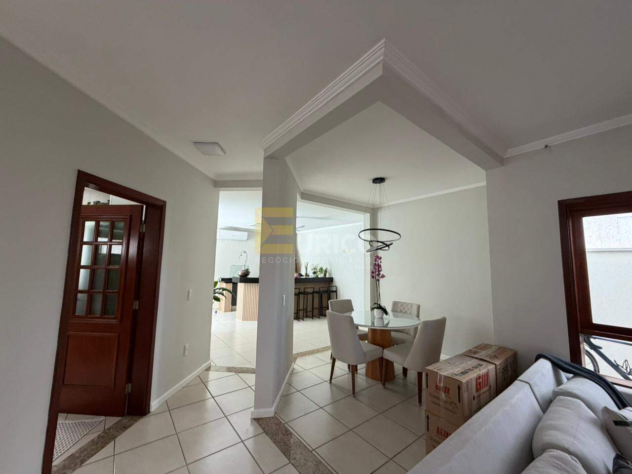 Casa em condomínio à venda no Condomínio Vivenda das Quaresmeiras em Valinhos/SP: