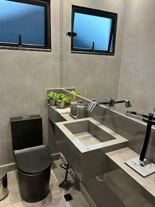 Casa em condomínio à venda no Condomínio Vivenda das Quaresmeiras em Valinhos/SP: 