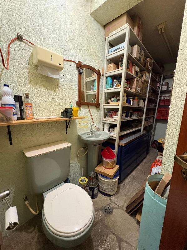 Casa à venda no Centro em Vinhedo/SP: BANHEIRO GARAGEM