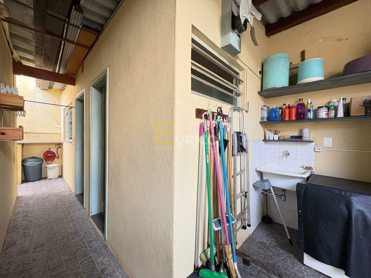 Casa à venda no Centro em Vinhedo/SP: LAVANDERIA