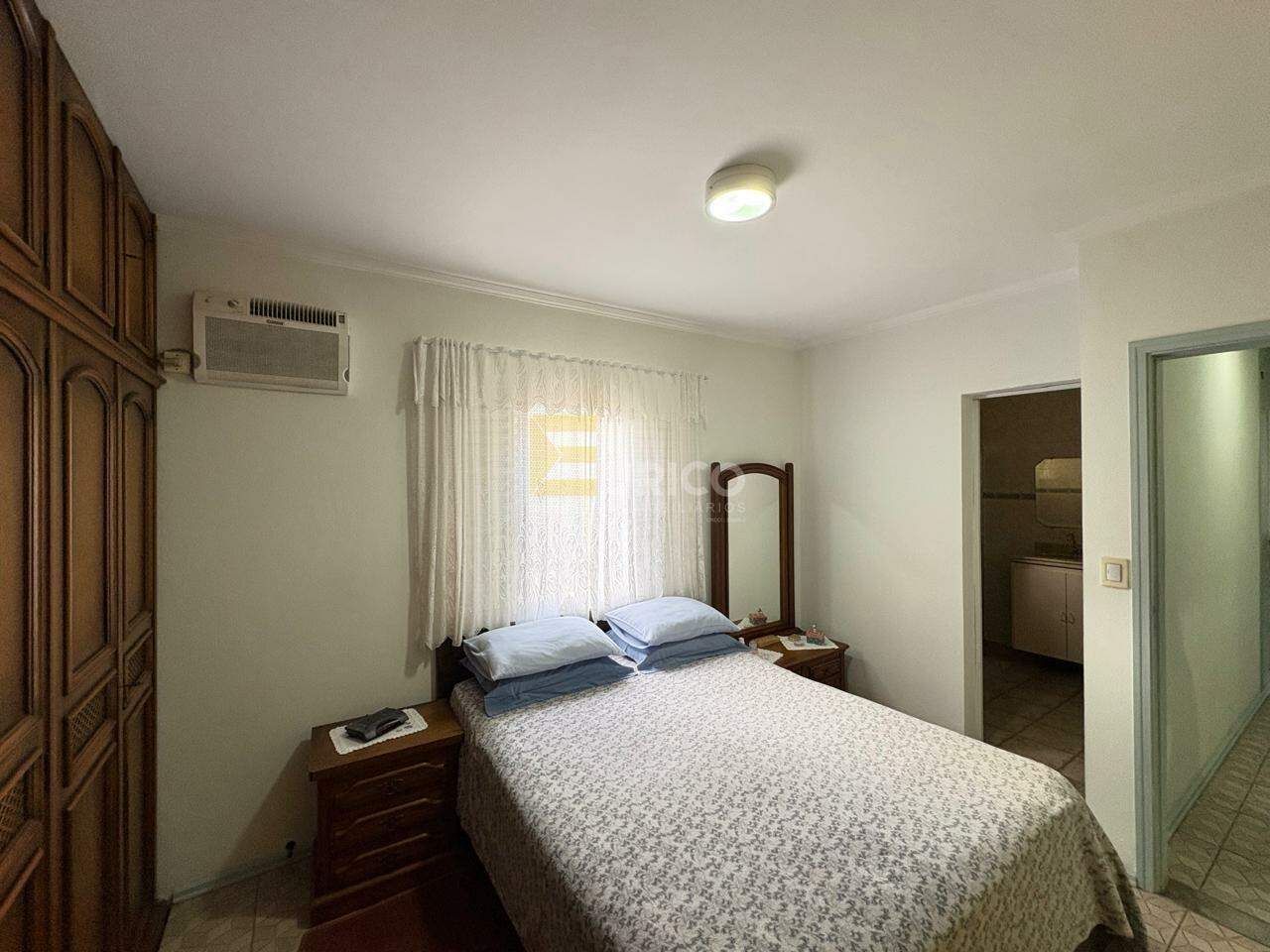 Casa à venda no Centro em Vinhedo/SP: SUÍTE