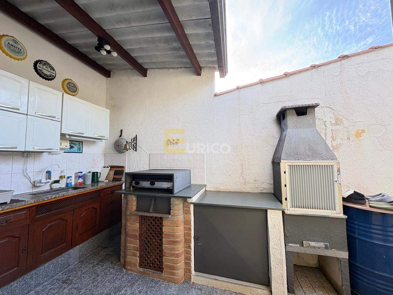 Casa à venda no Centro em Vinhedo/SP: CHURRASQUEIRA