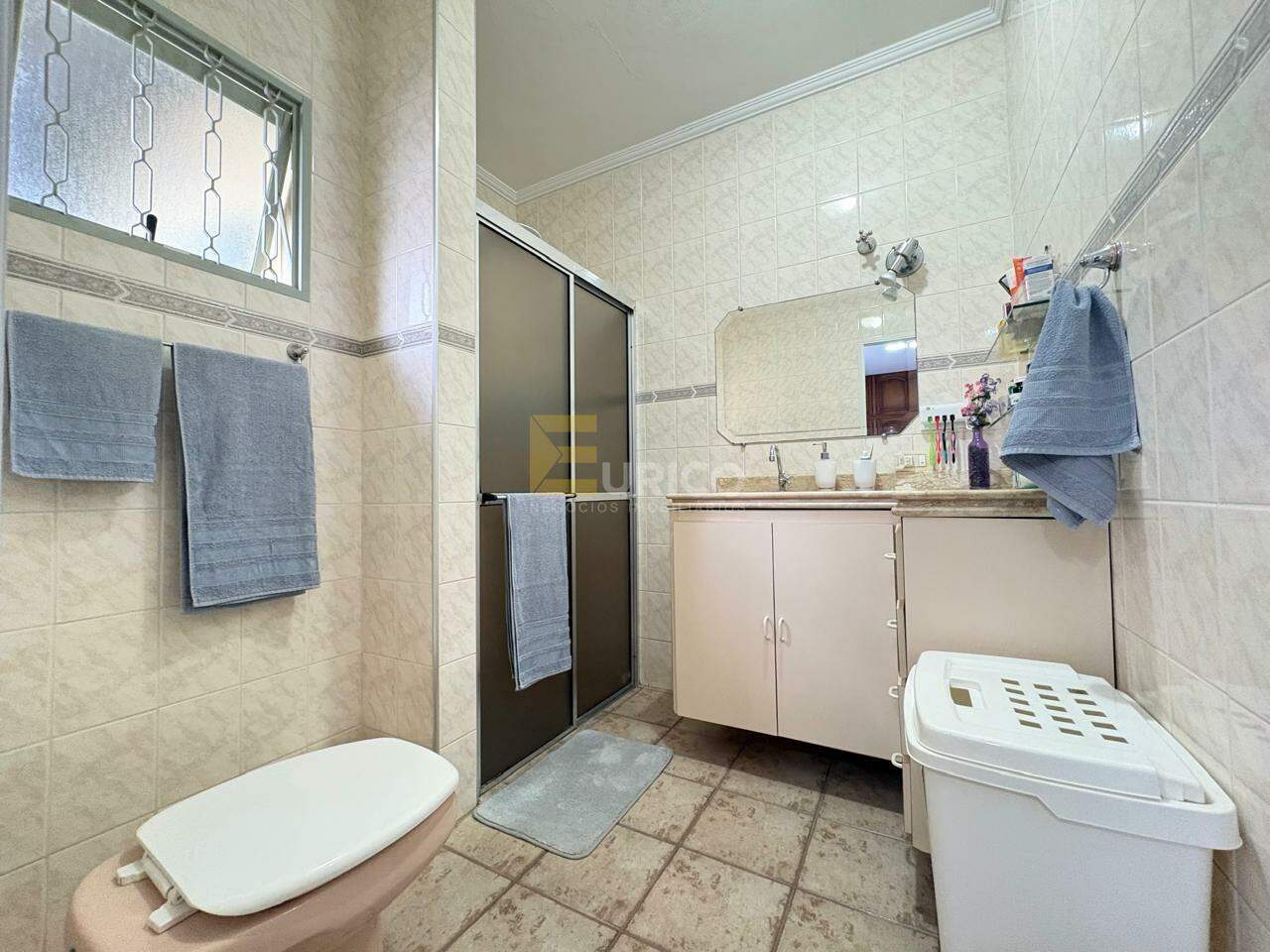 Casa à venda no Centro em Vinhedo/SP: BANHEIRO SUÍTE