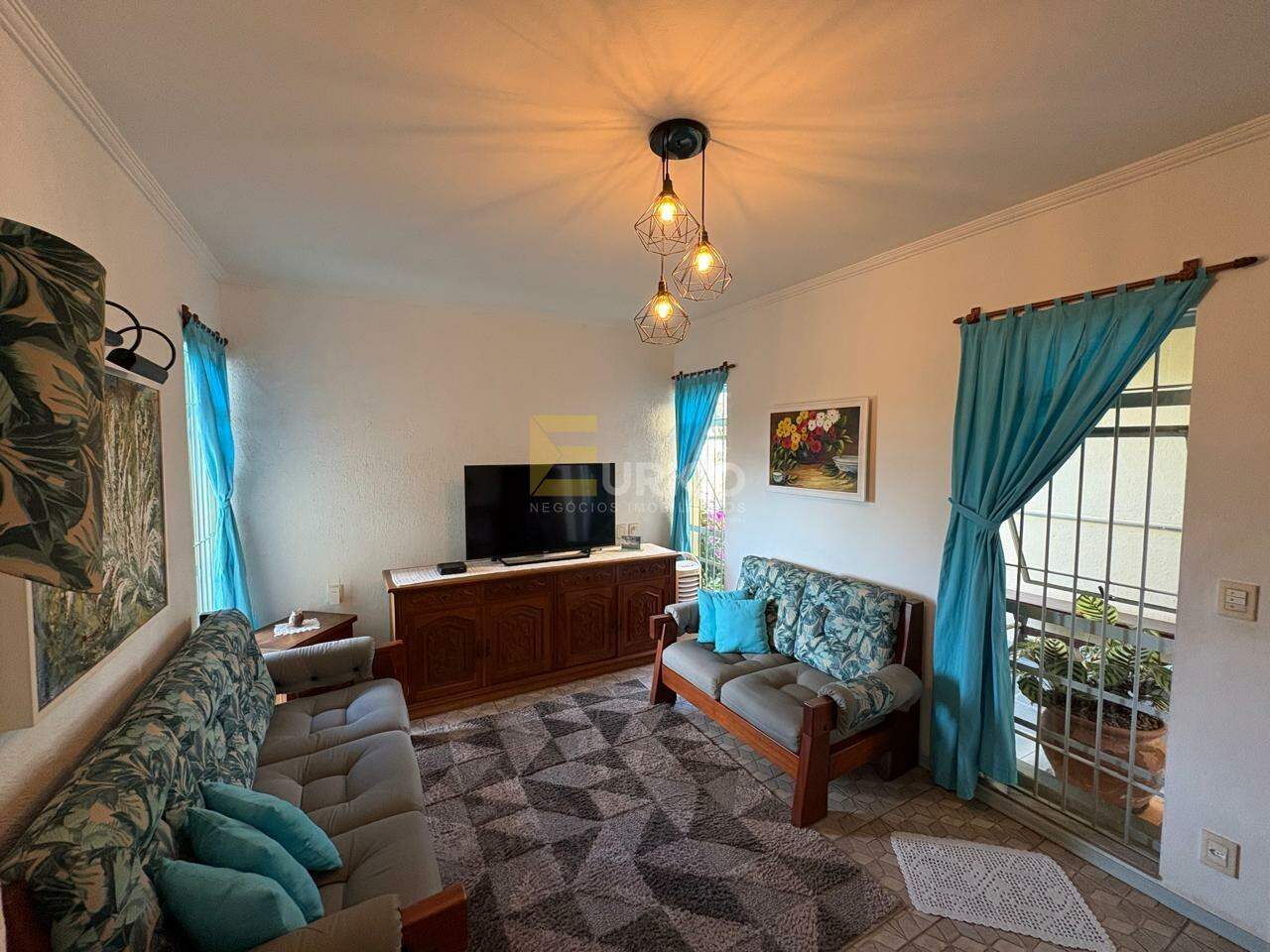 Casa à venda no Centro em Vinhedo/SP: SALA