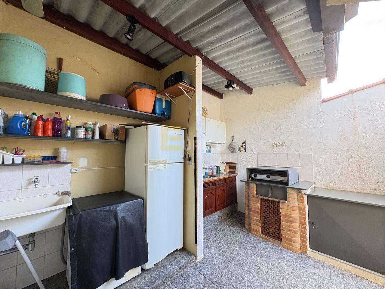 Casa à venda no Centro em Vinhedo/SP: LAVANDERIA/CHURRASQUEIRA