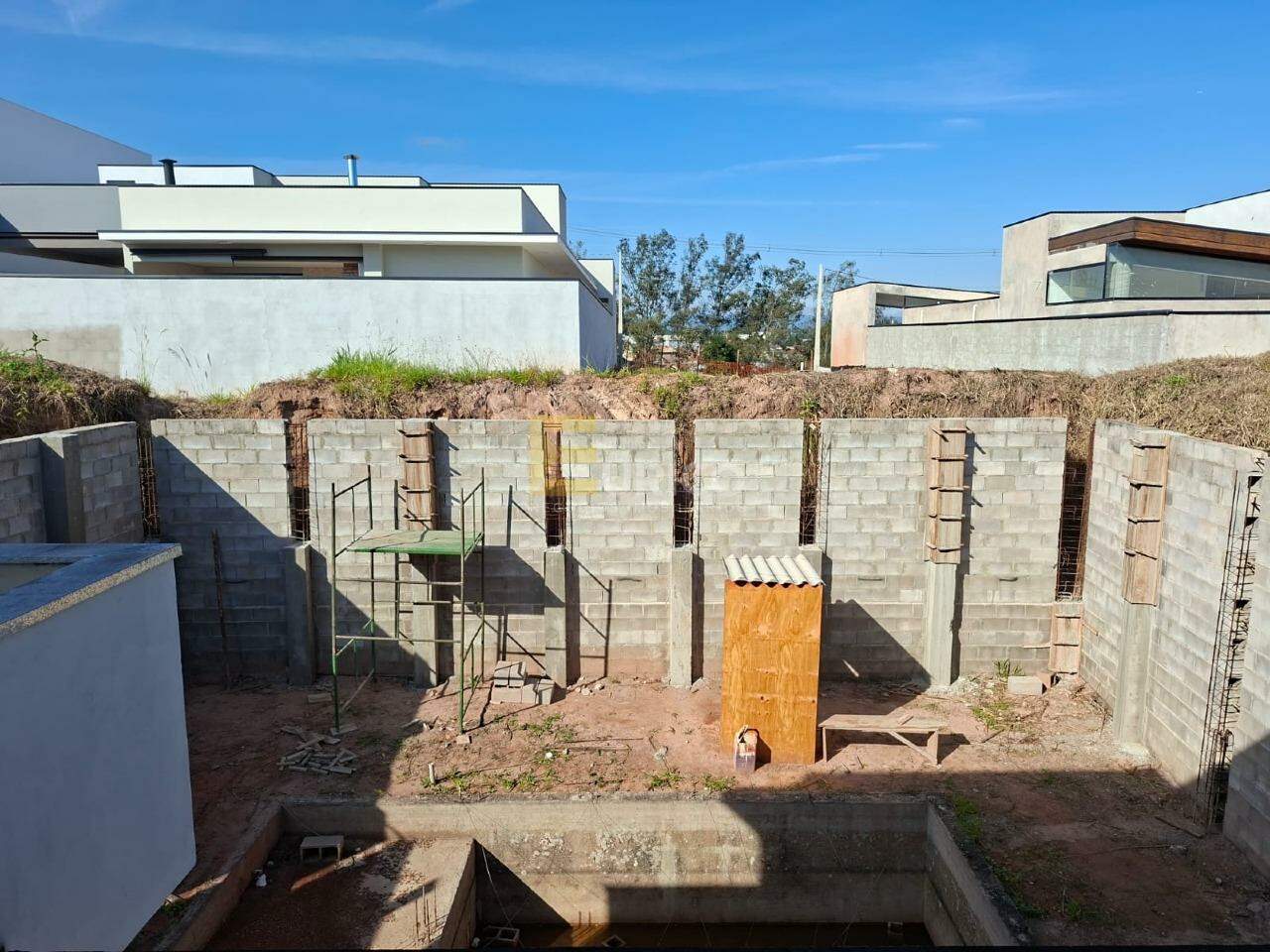 Casa em condomínio à venda no Condomínio Reserva Jatobás em Louveira/SP: 