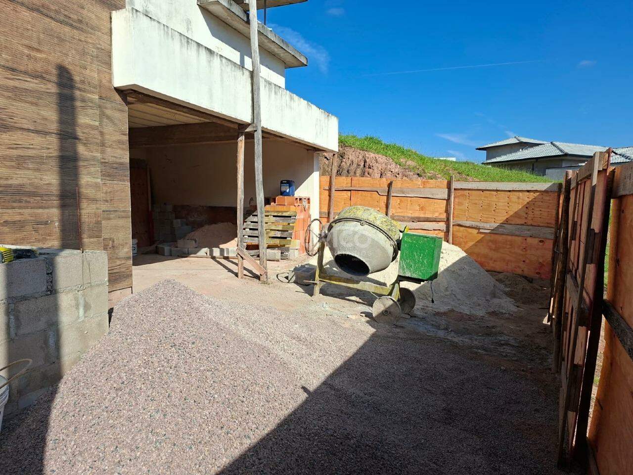 Casa em condomínio à venda no Condomínio Reserva Jatobás em Louveira/SP: 