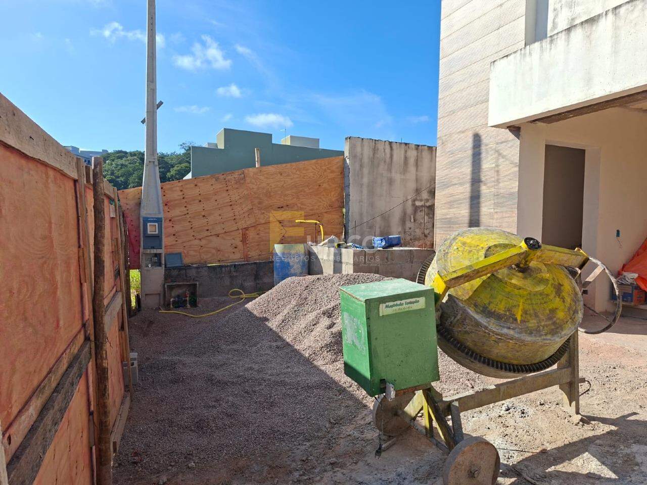 Casa em condomínio à venda no Condomínio Reserva Jatobás em Louveira/SP: 