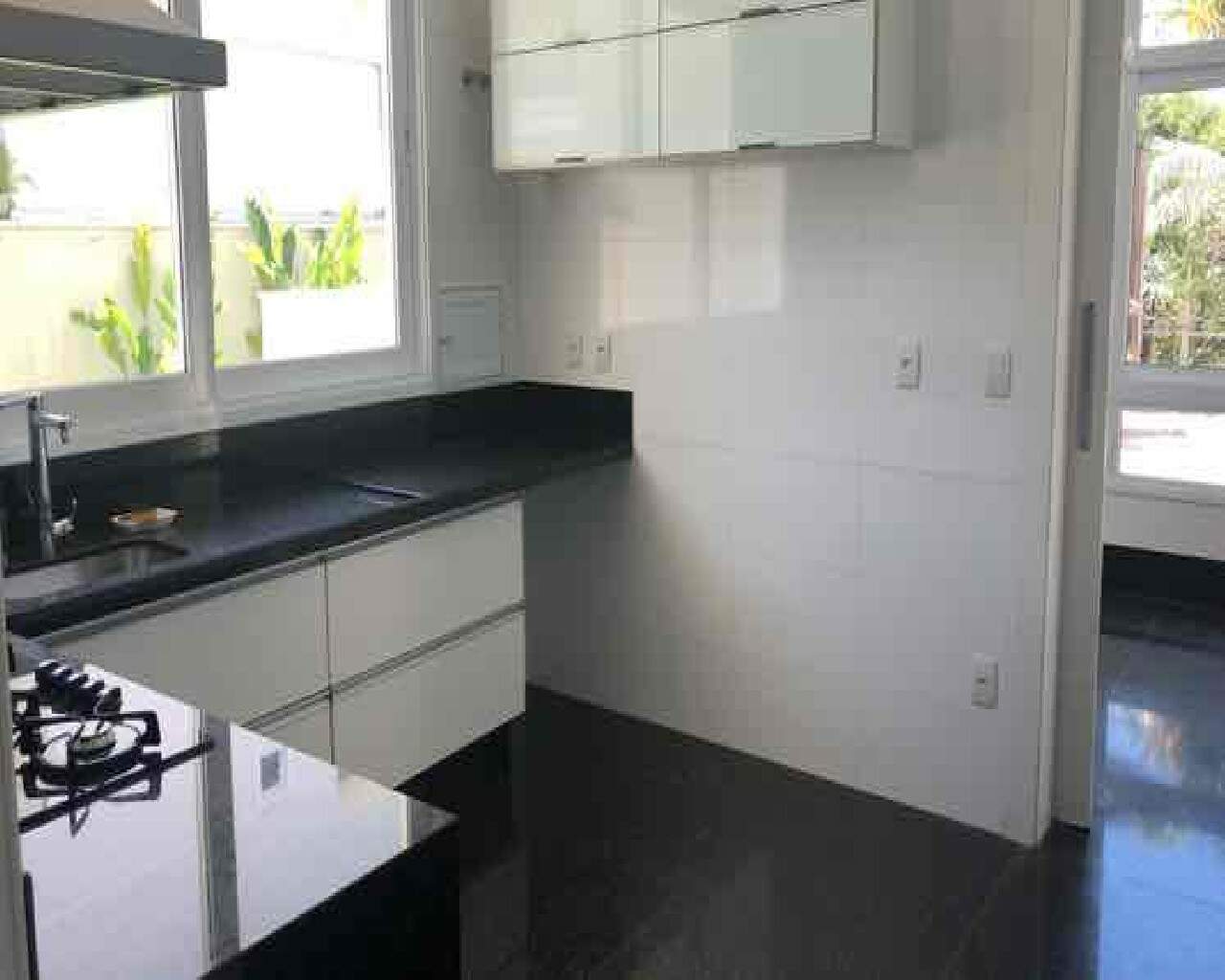 Casa à venda no Condomínio Estância Marambaia em Vinhedo/SP: cozinha planejada