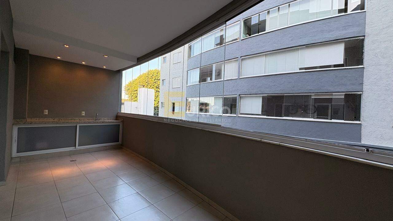 Apartamento para aluguel no Condomínio Residencial das Oliveiras em Vinhedo/SP: VARANDA