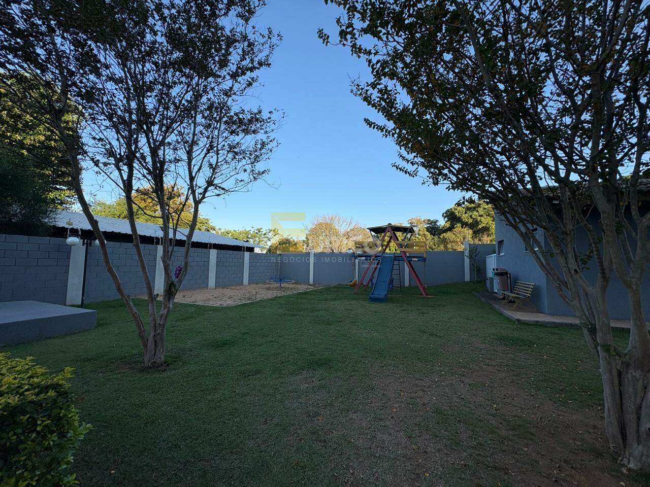 Apartamento para aluguel no Condomínio Residencial das Oliveiras em Vinhedo/SP: PLAYGROUND