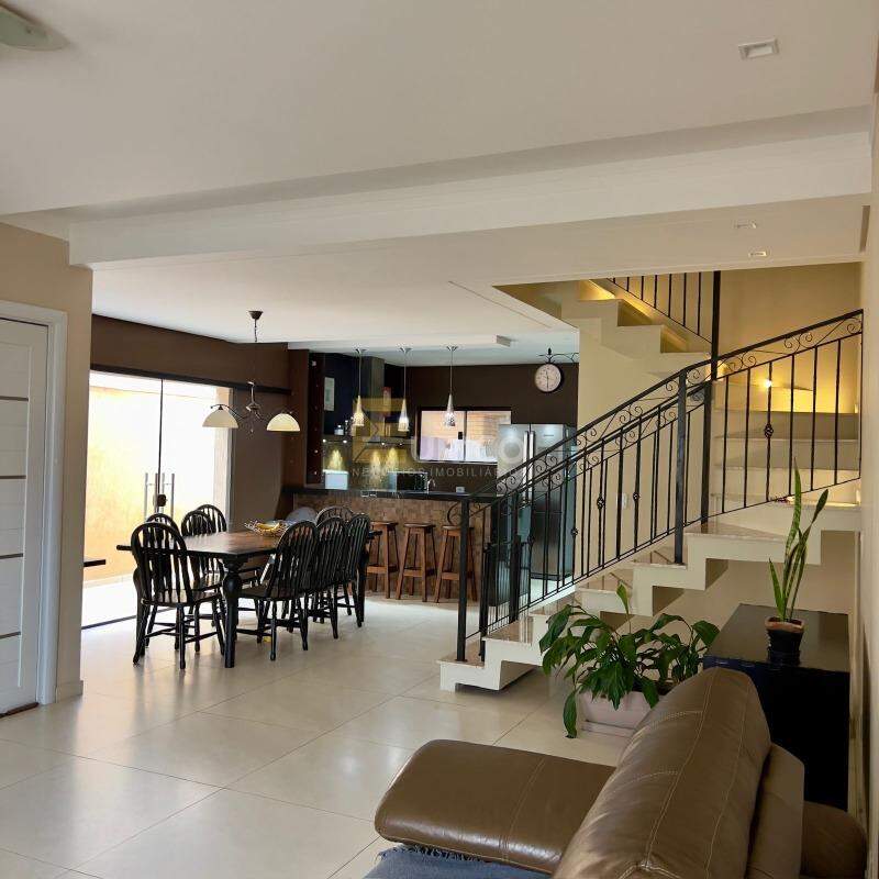 Casa em condomínio à venda no Jardim Carolina em Jundiaí/SP: 