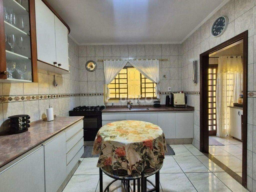 Casa à venda no VILA GENOVEVA em Valinhos/SP: 