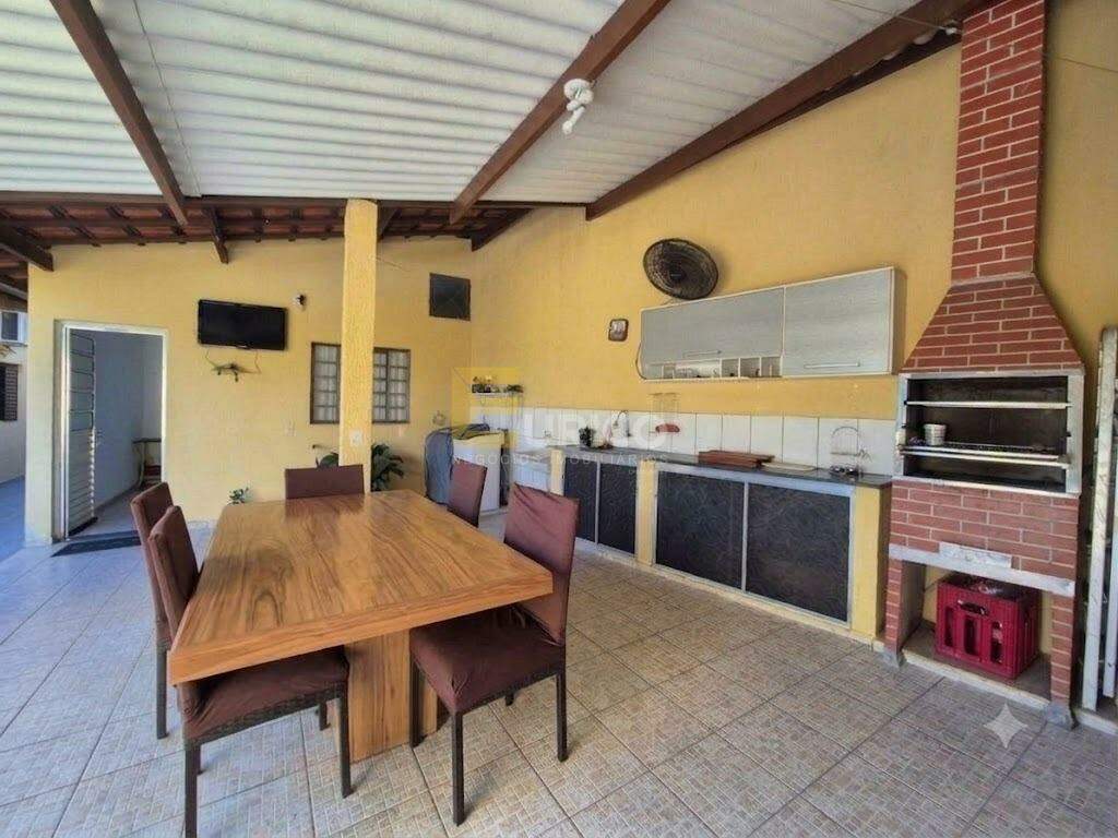 Casa à venda no VILA GENOVEVA em Valinhos/SP: 