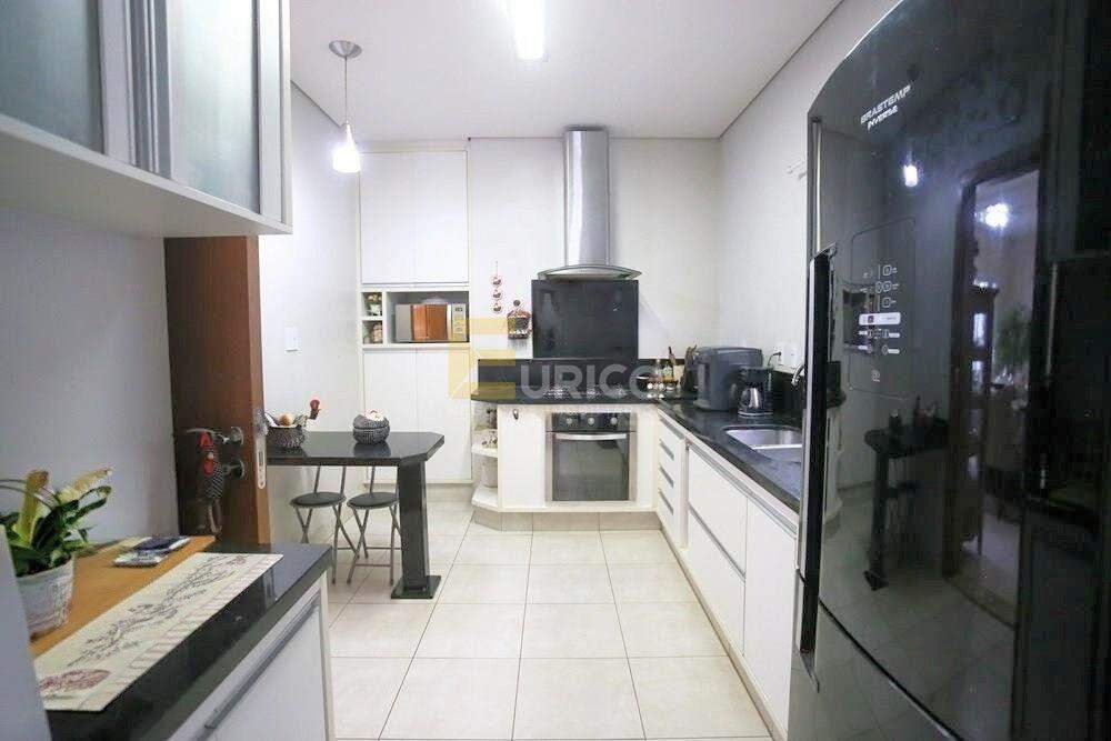 Casa em condomínio à venda no Condomínio Vivenda das Cerejeiras em Valinhos/SP: