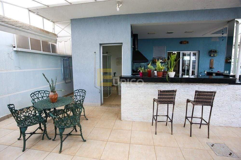Casa em condomínio à venda no Condomínio Vivenda das Cerejeiras em Valinhos/SP: